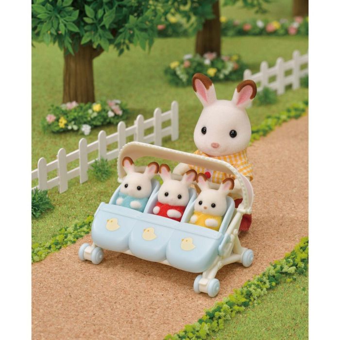 Sylvanian Families Cochecito Triple para Trillizos con Ruedas y Manta Extraíble +3 años 4 Sylvanian Families Cochecito Triple para Trillizos con Ruedas y Manta Extraíble +3 años 4