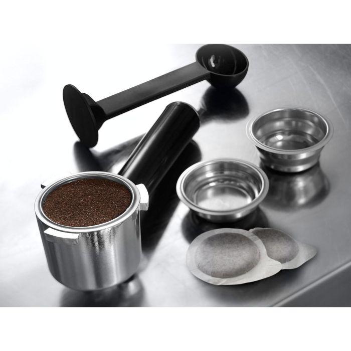 DeLonghi EC685.R Cafetera Espresso Dedica Style 1.1L 1300W con Espumador de Leche y Calentador de Tazas Roja 3