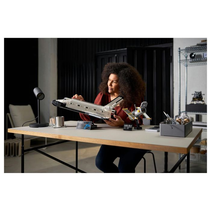 LEGO Creator Expert NASA Spaceshuttle Discovery - Set de construcción 2354 piezas, Maqueta del Transbordador Espacial, para adultos y fans 23