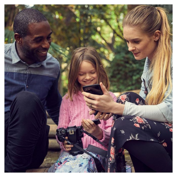 Canon EOS 250D Cámara réflex digital espejo 24.1 MP CMOS 4K Ultra HD Pantalla táctil Negro + Objetivo 18-55 IS STM 7