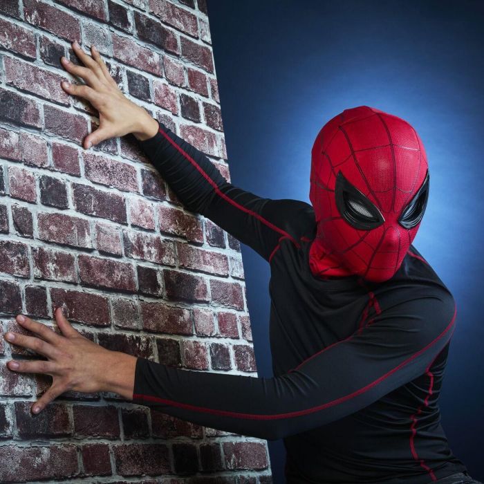 Hasbro Réplica Máscara Spider-Man Homecoming Electrónica de Alta Calidad con Ojos Movibles para Cosplay y Coleccionistas 9