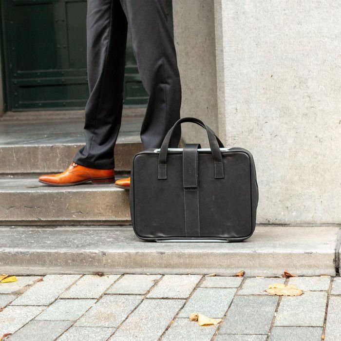 R-Go Tools R-Go Viva Laptopbag, full grain leather, black 2 R-Go Tools R-Go Viva Laptopbag, full grain leather, black 2