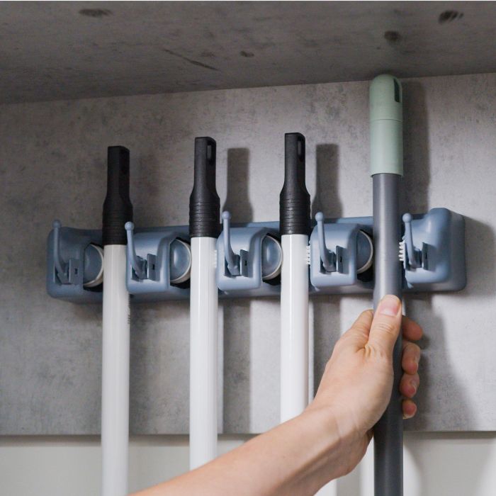 Emuca Colgador de escobas y fregonas, con 5 ganchos y 4 huecos, Plástico, Gris 2
