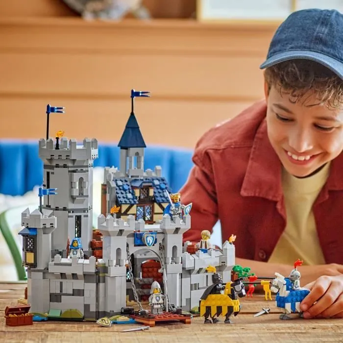 Lego Castillo de los Caballeros Medievales 31168 - Set de construcción LEGO Creator 3 en 1 para niños de 9 años en adelante 4