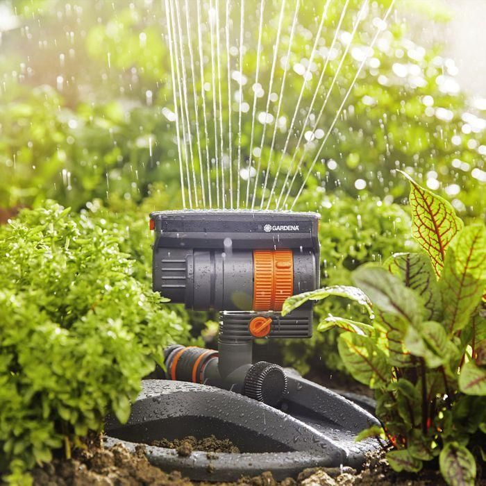 Gardena Aspersor Oscilante AquaZoom Compacto para Jardín/Huerta, Riego 9-216m², Alcance 3-16m, Ancho 3-12m, Zonas Cuadradas/Rectangulares 2 Gardena Aspersor Oscilante AquaZoom Compacto para Jardín/Huerta, Riego 9-216m², Alcance 3-16m, Ancho 3-12m, Zonas Cuadradas/Rectangulares 2
