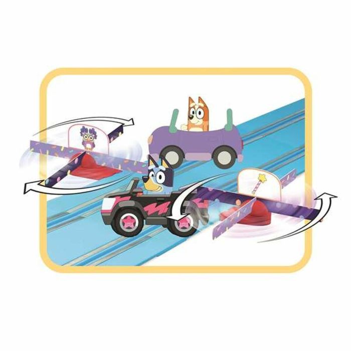 Carrera Pista de Carreras Eléctrica para Niños Bluey & Bingo First Race, Circuito de 2,4 Metros, Juego de Coches, Edad 3+ Años 3 Carrera Pista de Carreras Eléctrica para Niños Bluey & Bingo First Race, Circuito de 2,4 Metros, Juego de Coches, Edad 3+ Años 3