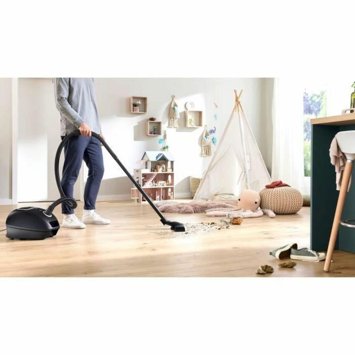 Bosch BGB41BA1 Aspirador de bolsa Serie 4, 700W, gran potencia, capacidad de 4 litros, 11m de radio de acción, bajo ruido 75dB, Negro 5 Bosch BGB41BA1 Aspirador de bolsa Serie 4, 700W, gran potencia, capacidad de 4 litros, 11m de radio de acción, bajo ruido 75dB, Negro 5