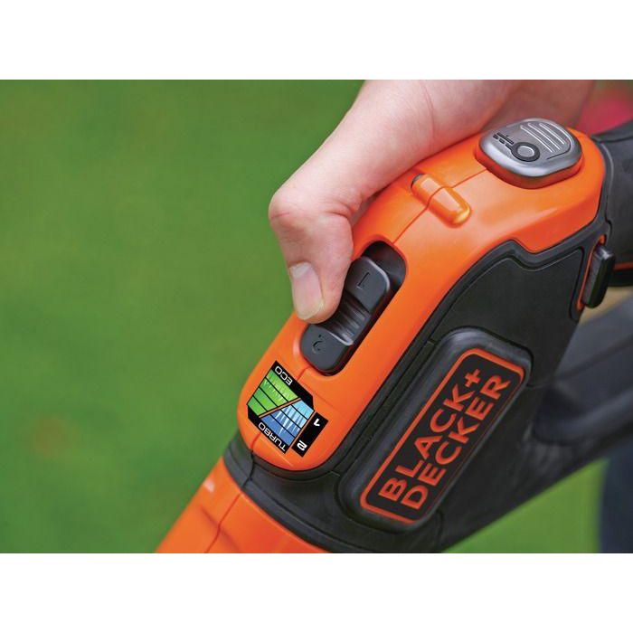 Desbrozadora de hilo de 30 cm con batería de LITIO 18 V BLACK & DECKER POWERCOMMAND  - 4 Ah - 1 batería - 1 bobina de 10 m de línea de 1,6 mm - 1 cargador 4