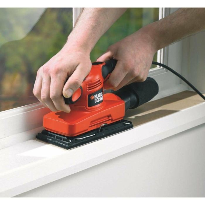 BLACK & DECKER KA320EKA Lijadora orbital 240W, Velocidad Variable 7000-15000 rpm, Órbita 2mm, Gancho y Bucle, 5 Hojas Abrasivas 3