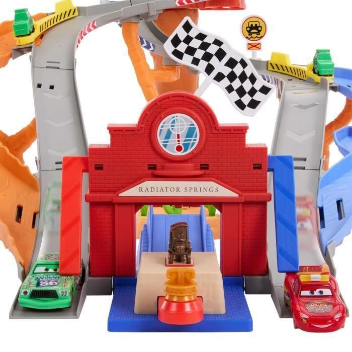 Mattel Jfl57 Disney Pixar Cars Radiador Springs Race y Rescue Circuito de Carreras con Rayo McQueen y Chick Hicks Set de Juego +4 años 3