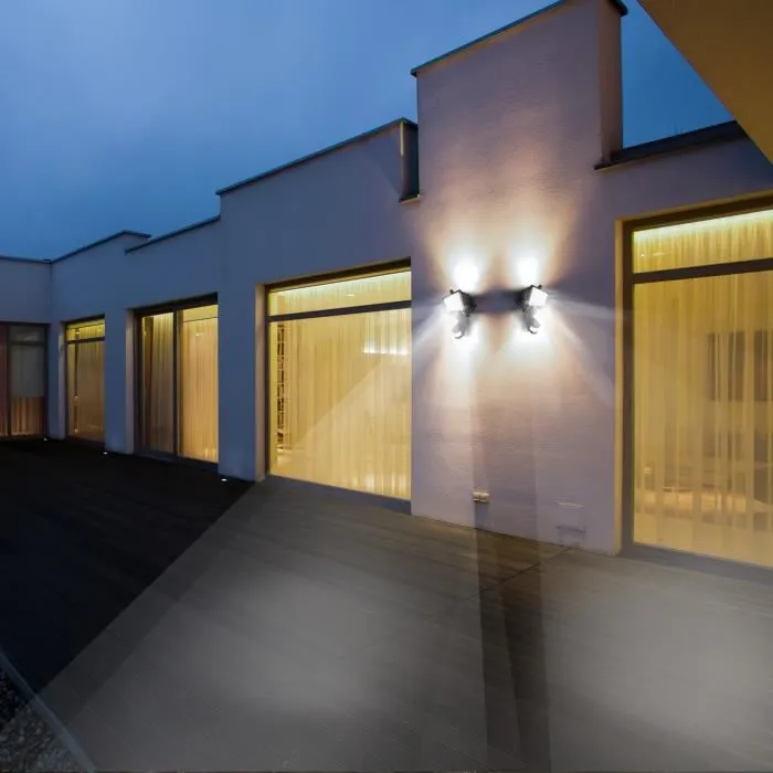 Lumi Jardin Proyector Solar Cooper Black H 22 cm Negro, Iluminación Potente, Panel Solar Remoto, LED Blanco, Detector Movimiento 4