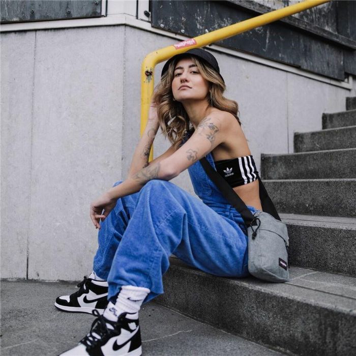 Bandolera Eastpak The One Gris claro 1