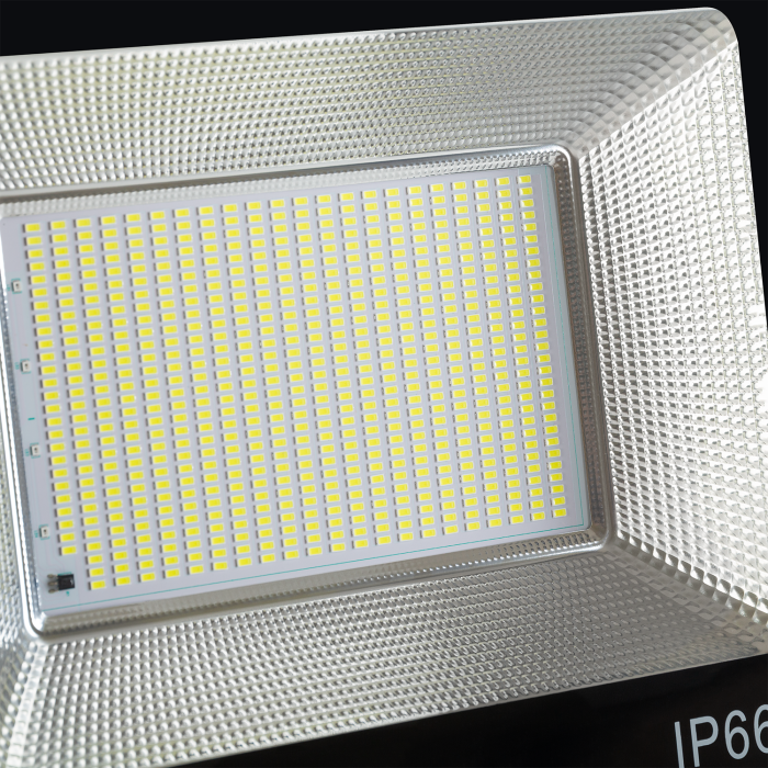 Foco Proyector LED Solar 200W 20.000Lm 6000K con Sensor de Luminosidad y Mando Remoto. Panel 6V/30W, 40.000H [HO-626006-CW] 2