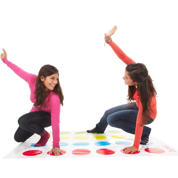 Hasbro Games Twister Juego de Equilibrio 98831 para Niños +6 Años Alfombra Impermeable Ideal para Familias