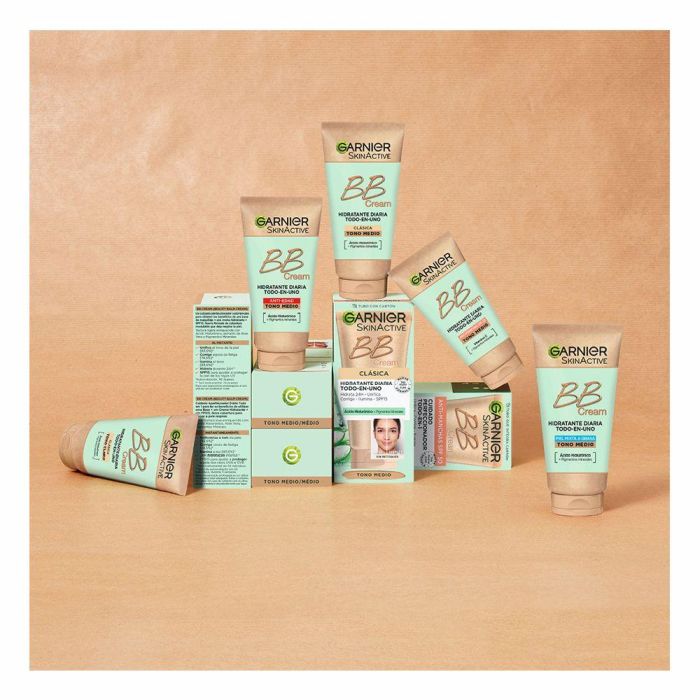 Garnier BB Cream SKIN NATURALS anti-edad #medium, Hidratante con Color SPF15 para un Tono Uniforme y Luminoso 2