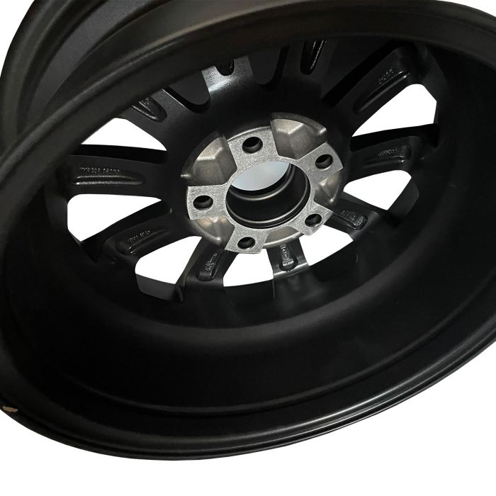 Llanta Momo Europe 7,0x16 Et30 5x120 Negro Mate Pulido 72,6 Via MOMWEUB70630272 4 Llanta Momo Europe 7,0x16 Et30 5x120 Negro Mate Pulido 72,6 Via MOMWEUB70630272 4