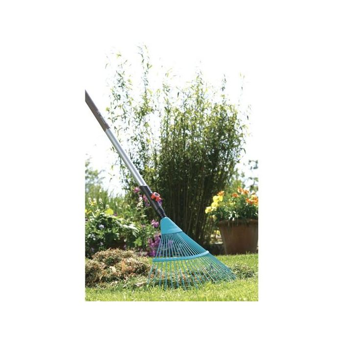 Gardena Rastrillo Escoba de Alambre Combisystem para Césped - 50 cm, Púas Robustas, Duroplast para Limpiar y Airear Musgo 2 Gardena Rastrillo Escoba de Alambre Combisystem para Césped - 50 cm, Púas Robustas, Duroplast para Limpiar y Airear Musgo 2