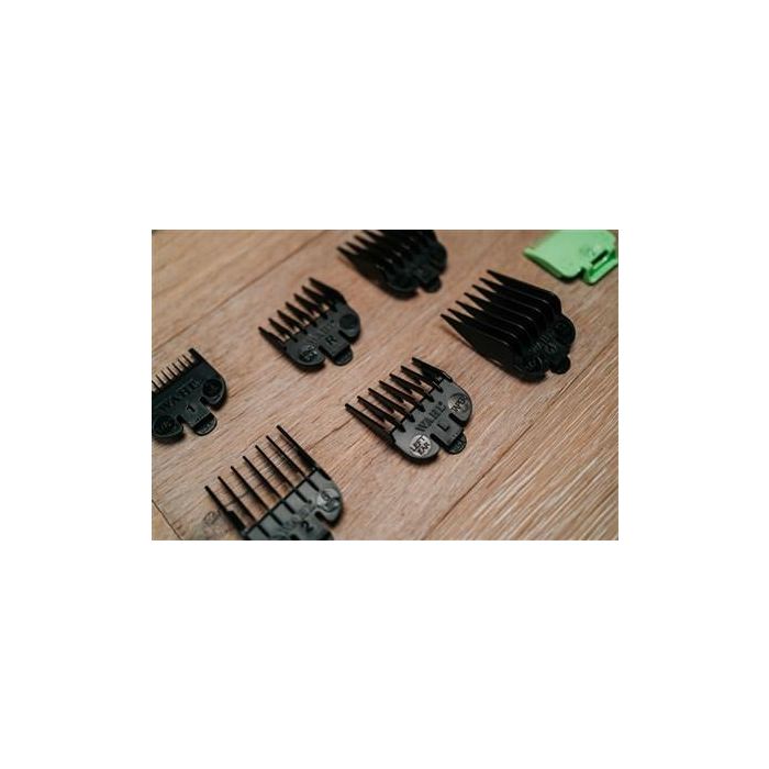 Wahl 20107-0460 Cortapelos Profesional con Cuchillas de Carbono Autoafilables, Precisión de 1.5-13 mm, Palanca de Ajuste y Motor de Vibración Potente 6 Wahl 20107-0460 Cortapelos Profesional con Cuchillas de Carbono Autoafilables, Precisión de 1.5-13 mm, Palanca de Ajuste y Motor de Vibración Potente 6