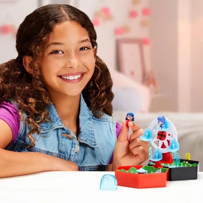 Bandai P50553 Miraculous Ladybug Parque de atracciones Chibi Mini Universe con figuras de Marinette y Climatika Bandai P50553 Miraculous Ladybug Parque de atracciones Chibi Mini Universe con figuras de Marinette y Climatika