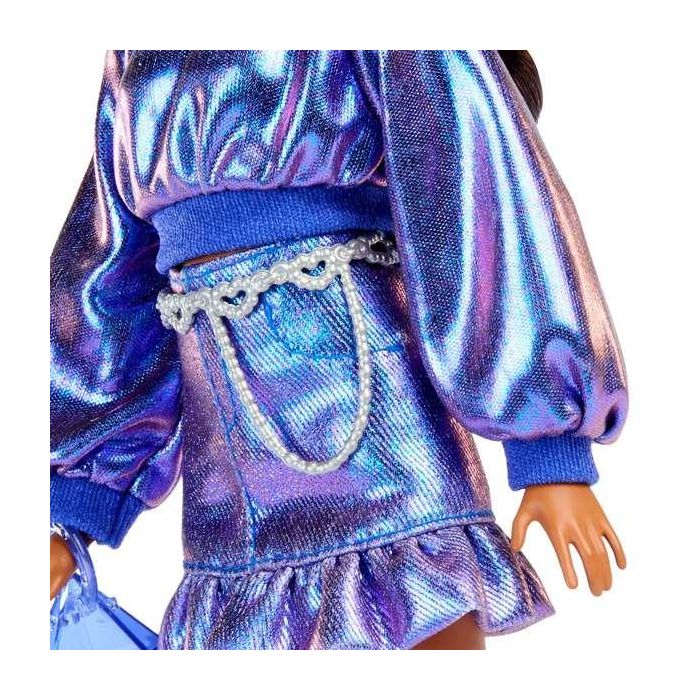 Mattel Barbie Muñeca Deluxe Metallic con Jersey Azul 5 Mattel Barbie Muñeca Deluxe Metallic con Jersey Azul 5