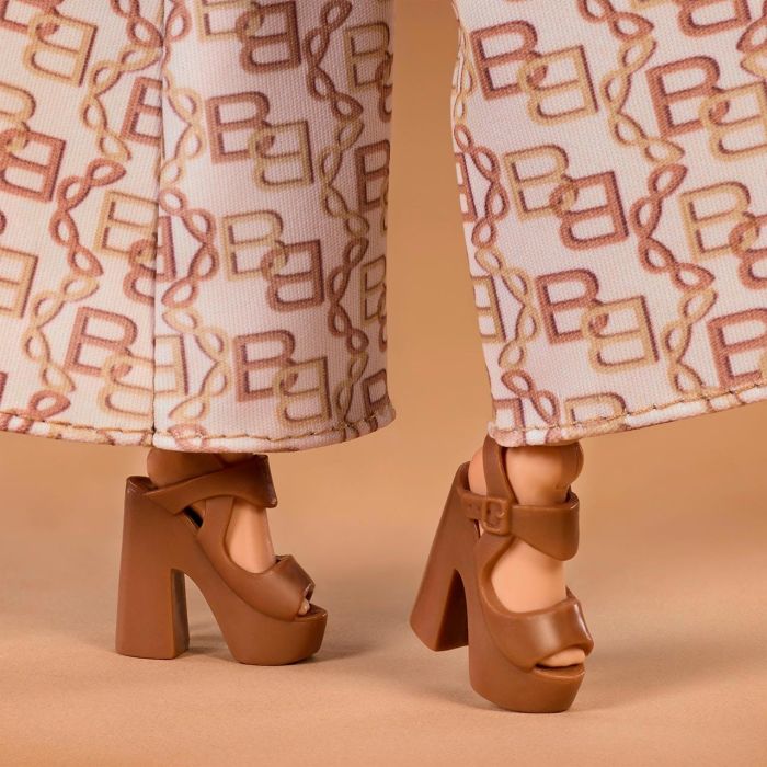 Barbie JJX26 Muñeca Signature Basics 07 - Muñeca coleccionable Mattel para mayores de 6 años 4 Barbie JJX26 Muñeca Signature Basics 07 - Muñeca coleccionable Mattel para mayores de 6 años 4