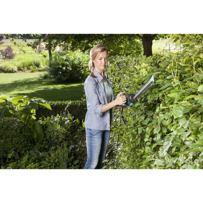GARDENA EasyCut 420 Cortasetos Eléctrico 420W, longitud de corte 45cm, diámetro 18mm, ligero para setos pequeños/medianos 1 GARDENA EasyCut 420 Cortasetos Eléctrico 420W, longitud de corte 45cm, diámetro 18mm, ligero para setos pequeños/medianos 1
