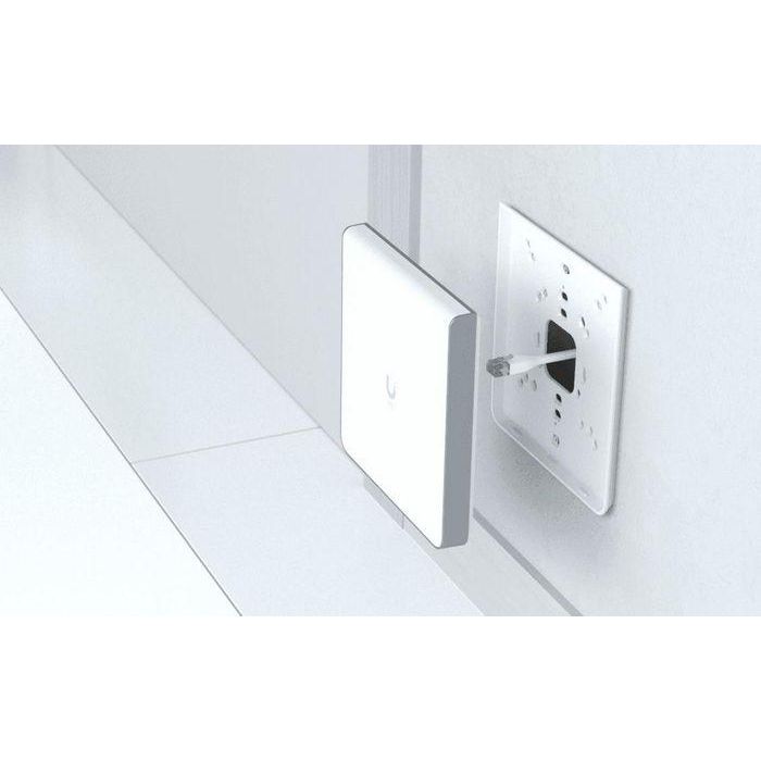 Ubiquiti 159.7 x 156.7 x 33.8 mm, 884g, RJ45, 802.11a/b/g, PoE, Bluetooth 2 Ubiquiti 159.7 x 156.7 x 33.8 mm, 884g, RJ45, 802.11a/b/g, PoE, Bluetooth 2