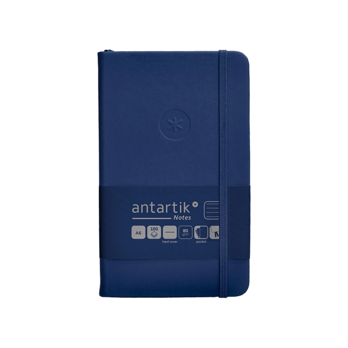 Antartik Cuaderno Tapa Dura A6, 100 Hojas Rayadas 80gr FSC, Azul Marino, Cierre Gomilla, Bolsillo Interior 1