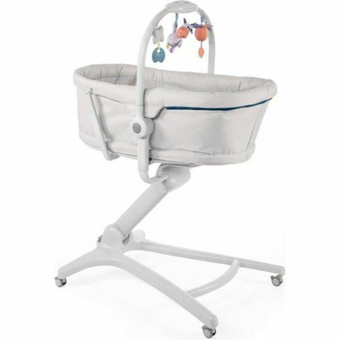 Chicco Baby Hug 4 en 1: Cuna de Nacimiento, Transat, Silla Alta y Primera Silla Bebé - Ajuste de Altura, con Ruedas y Barra de Juegos Color Glacial