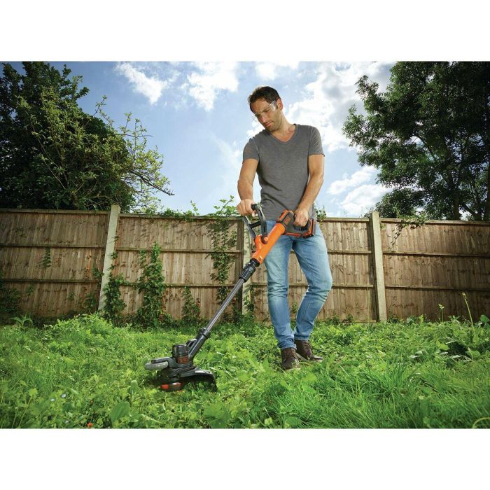 Black+Decker STC1820EPC Cortadora Inalámbrica 18V Litio 2Ah - Recortadora de Jardín 28cm Corte, 2 Velocidades Eco-Turbo, Cabezal Giratorio 1 Black+Decker STC1820EPC Cortadora Inalámbrica 18V Litio 2Ah - Recortadora de Jardín 28cm Corte, 2 Velocidades Eco-Turbo, Cabezal Giratorio 1