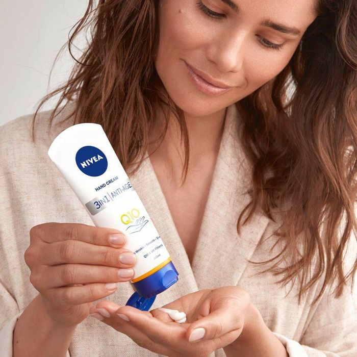 Nivea Crema de Manos Q10 Plus Anti-Edad con Filtros UV, Reafirmante y Rápida Absorción para Todo Tipo de Pieles 100 ml 3 Nivea Crema de Manos Q10 Plus Anti-Edad con Filtros UV, Reafirmante y Rápida Absorción para Todo Tipo de Pieles 100 ml 3