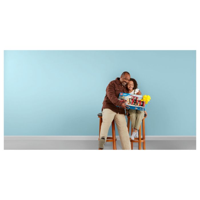 LEGO 60414 Estación de Bomberos y Camión de Bomberos, Figura de Perro de Juguete y 5 Minifiguras, Regalo Infantil 26