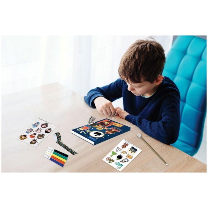 HARRY POTTER Agenda Electrónica Mágica con Efectos de Luz, Candado y Llaves. Incluye Bolígrafo, Rotuladores y Pegatinas para Decorar 1 HARRY POTTER Agenda Electrónica Mágica con Efectos de Luz, Candado y Llaves. Incluye Bolígrafo, Rotuladores y Pegatinas para Decorar 1