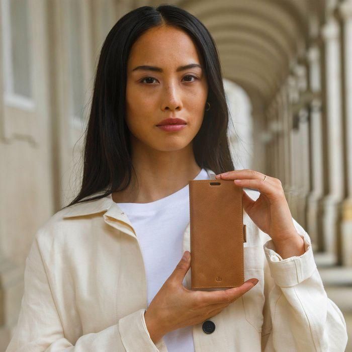 dbramante1928 Lynge Funda Cartera 2 en 1 Desmontable para iPhone 14 Plus, Cuero Pleno Grano, Tan 7