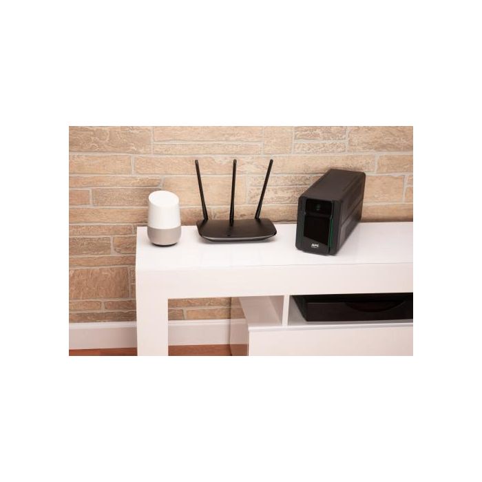 APC BVX700LI-GR Sistema de Alimentación Ininterrumpida (UPS) Línea Interactiva 0,7 kVA 360 W 2 Salidas AC