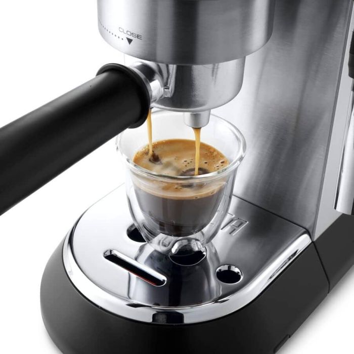DeLonghi EC685.M Cafetera Espresso Dedica Style Plata con Espumador de Leche, Café Molido y Monodosis, 15 Bares, 1300W 1