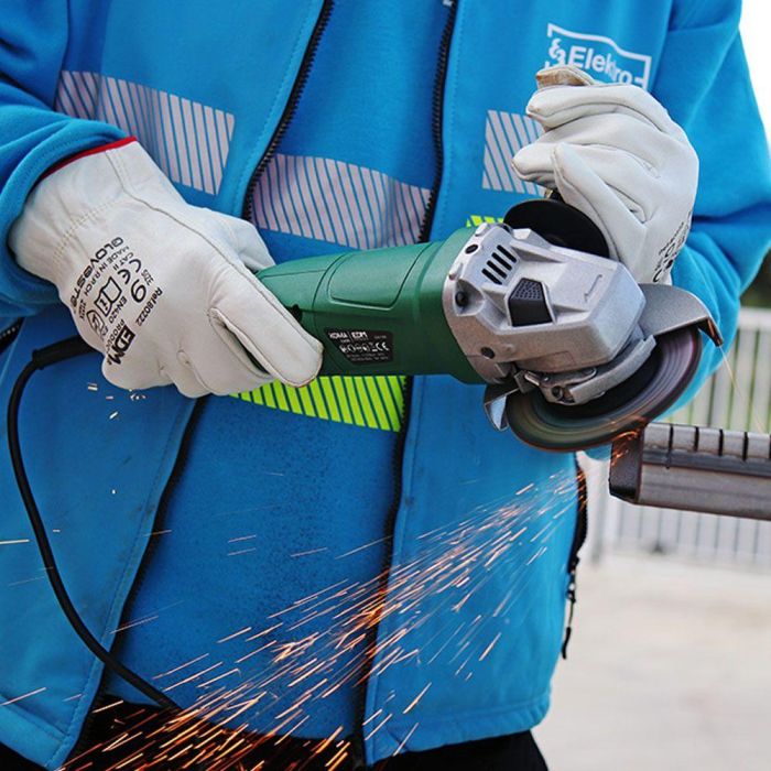 Koma Tools Amoladora Angular Eléctrica AM-1050, 1050W, Ø125mm, 11000 rpm, Maletín Incluido, Mango Multiposición, Interruptor de Seguridad Koma Tools Amoladora Angular Eléctrica AM-1050, 1050W, Ø125mm, 11000 rpm, Maletín Incluido, Mango Multiposición, Interruptor de Seguridad