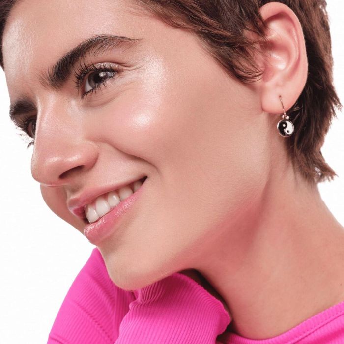 Set de Maquillaje Essence TOUCH BOUNCY GLOW 5