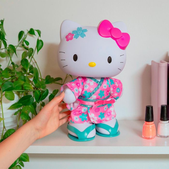 Famosa Figura Hello Kitty Kimono 33 cm con 5 puntos de articulación 5 Famosa Figura Hello Kitty Kimono 33 cm con 5 puntos de articulación 5