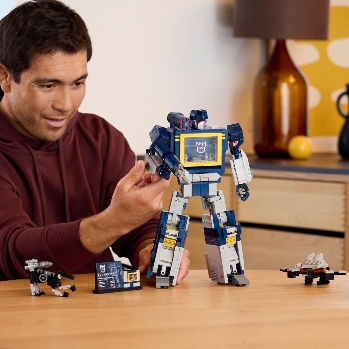 LEGO Icons 10358 Transformers: Soundwave - Set de construcción para adultos - Modelo 4