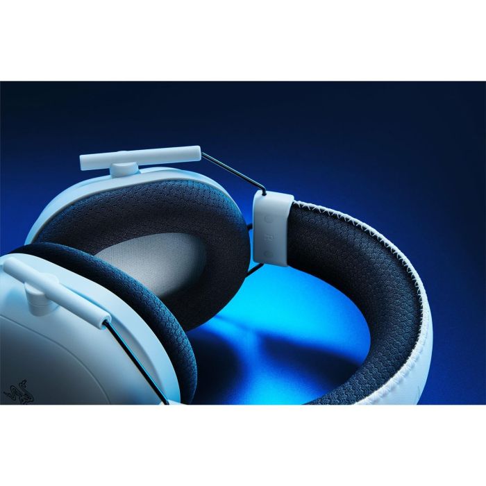 Razer BlackShark V2 Pro Auriculares Gaming Inalámbricos para PlayStation 5 - 2.4 GHz, Bluetooth, 70h Batería, Blanco 2