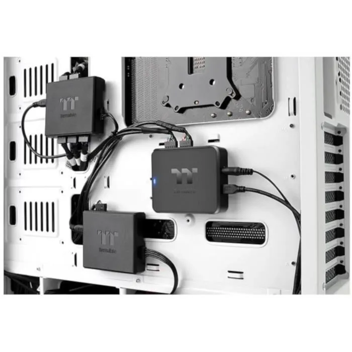 Thermaltake H200 PLUS Hub USB Interno con 3 Puertos USB 2.0 Internos y 3 Externos Tipo-A 5