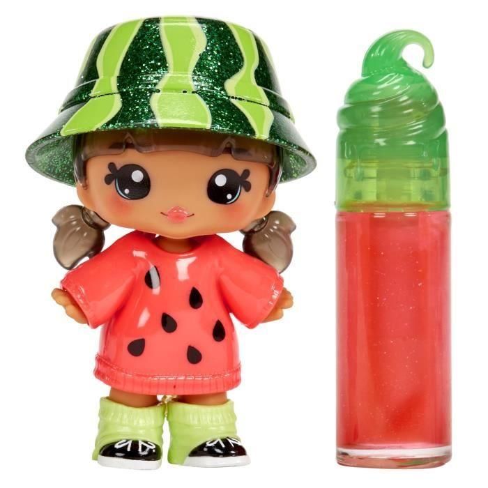 Yummiland - 1 muñeca de 10 cm y un brillo de labios con purpurina para crear - Maya - Sabor Pasteque - A partir de 4 años Yummiland - 1 muñeca de 10 cm y un brillo de labios con purpurina para crear - Maya - Sabor Pasteque - A partir de 4 años