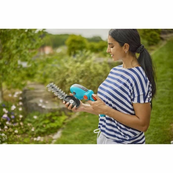Gardena 9888-20 Kit Cizalla Césped y Cuchilla Setos ComfortCut Li 3.6V 3.0Ah con Protección de Cuchillas y Carga USB-C 2 Gardena 9888-20 Kit Cizalla Césped y Cuchilla Setos ComfortCut Li 3.6V 3.0Ah con Protección de Cuchillas y Carga USB-C 2