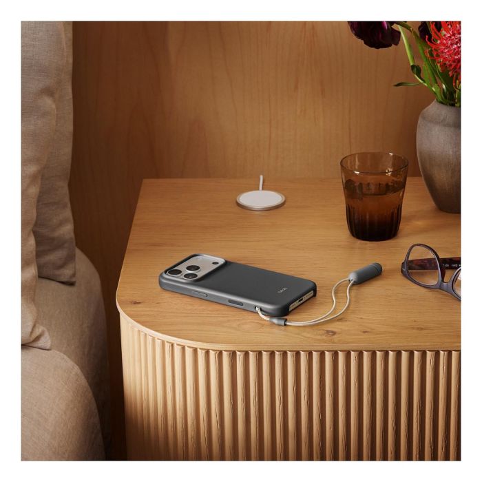 Apple Funda Kickstand iPhone 17 Pro MGY74LL/A con MagSafe, Soporte y Control de Cámara Granite Grey 3 Apple Funda Kickstand iPhone 17 Pro MGY74LL/A con MagSafe, Soporte y Control de Cámara Granite Grey 3