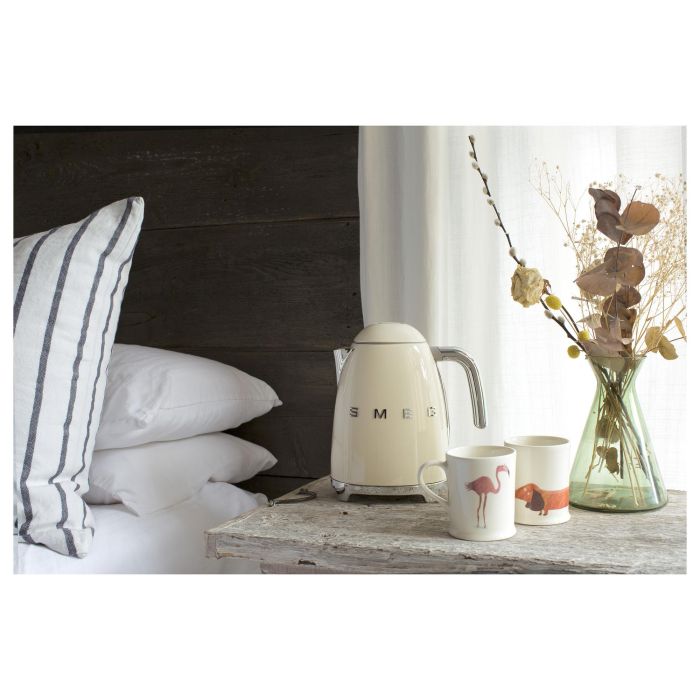 Smeg KLF03CREU Hervidor de Agua de Acero Inoxidable 1.7L 2400W con Filtro Antical, Apagado Automático y Base Giratoria 360°, Color Crema