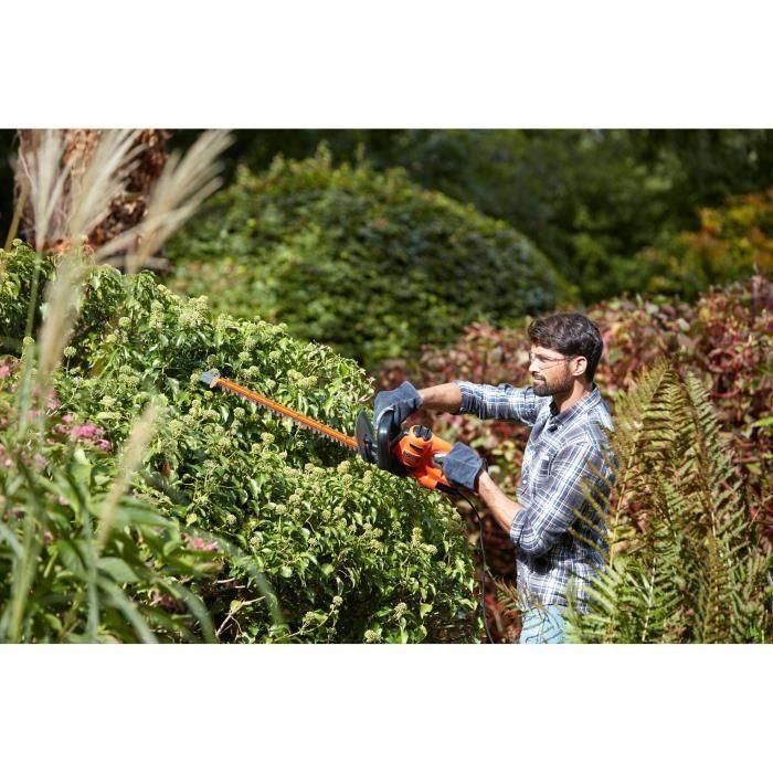 Black+Decker BEHTS301 Cortasetos Eléctrico 50cm de Cuchilla 500W con Hoja de Sierra 4 Black+Decker BEHTS301 Cortasetos Eléctrico 50cm de Cuchilla 500W con Hoja de Sierra 4