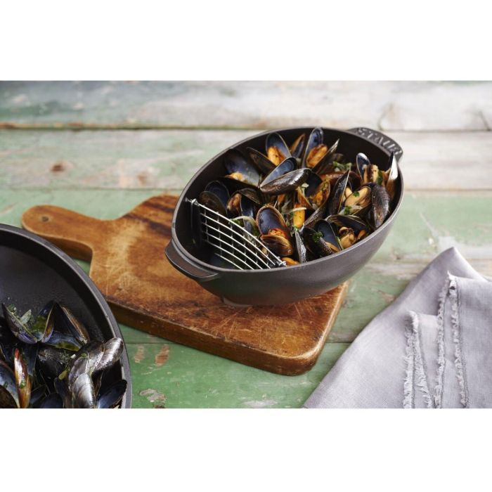 Staub Muscheltopf 25 cm schwarz 1 Staub Muscheltopf 25 cm schwarz 1