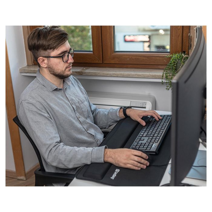 Sandberg Alfombrilla XXL con Reposamuñecas 712x350mm Negro, Base Antideslizante, para Gaming 2 Sandberg Alfombrilla XXL con Reposamuñecas 712x350mm Negro, Base Antideslizante, para Gaming 2