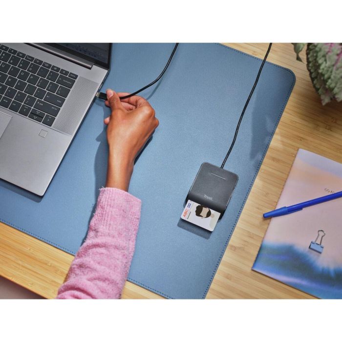 Trust 26061 Lector Tarjetas Inteligentes USB-C DNIe Negro 6 Trust 26061 Lector Tarjetas Inteligentes USB-C DNIe Negro 6